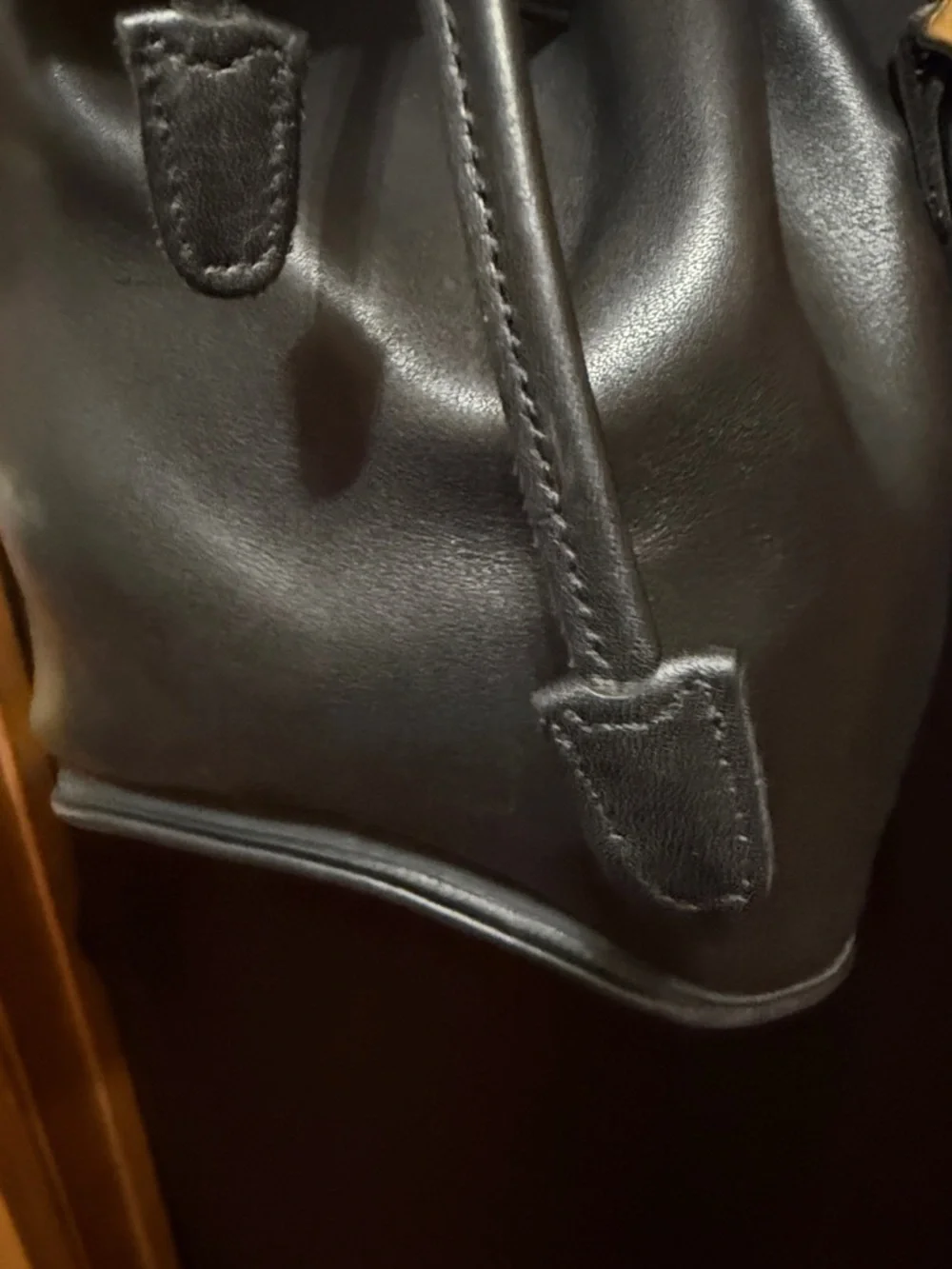 Authenic Coach Black cowhide Leather bucket purse with drawstrings. - Picture 8 of 11